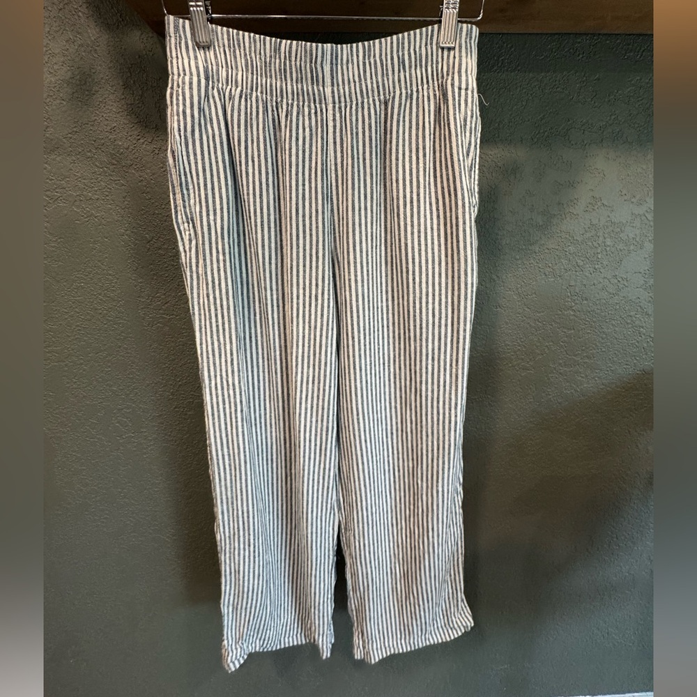Old Navy Women’s Blue and White Striped Linen-Blend Pants